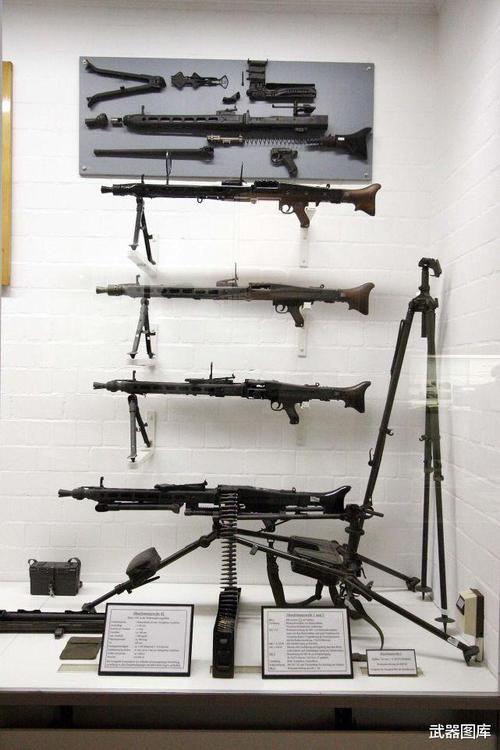 mg42通用机枪mg-34通用机枪在1935年开始装备德国部队,该机枪口径为7.