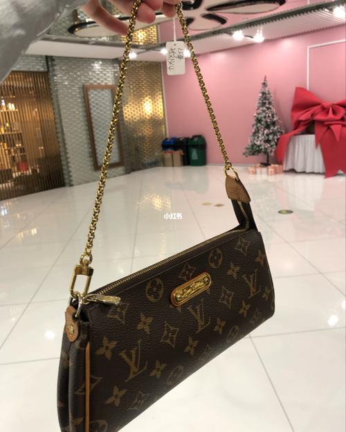 各大明星超爱的一款性价比很高的包包啦