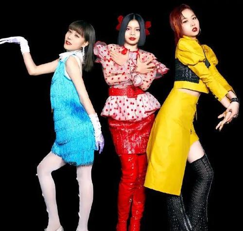 最丑女团回归,重装上阵的3个女孩,化妆术堪比换头