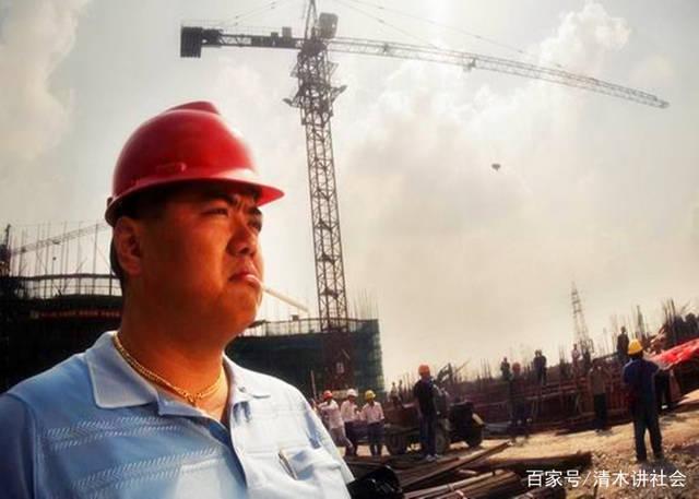 我是木工,给人做事没拿到工钱,原因是包工头四万五总包下来,工地做超