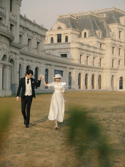 法式建筑婚纱照怀旧复古爱情 |烟台婚纱摄影_婚纱摄影_复古_法式风格