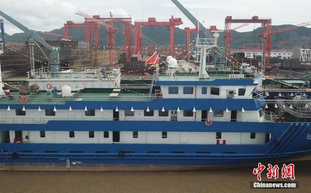 中国最大豪华型钓鱼船在浙江宁波下水 造价达2000万
