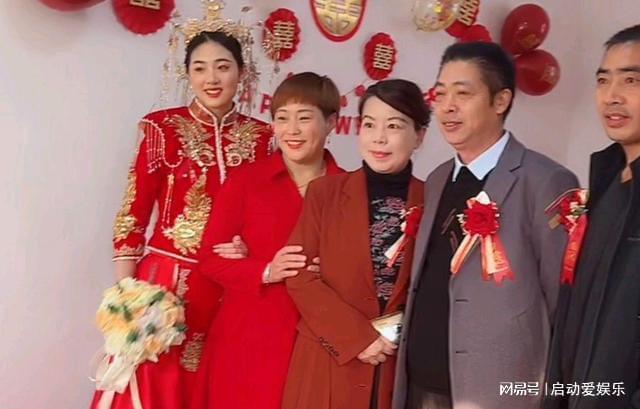 许妈连夜一行7人到驻马店参加婚礼许妈和悦悦无彩排上影子节目