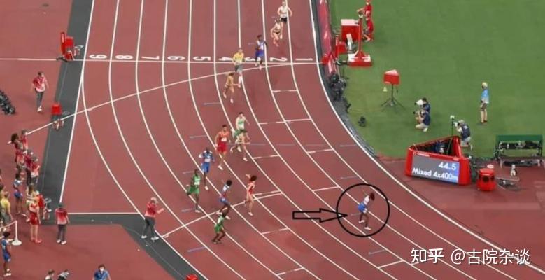昨天,美国队在4x400米混合接力预赛中因为未在接力区完成交接棒而被