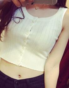 yy网络直播主播夜店上镜头女生 低胸露肚脐衣服装饰性感背心上衣 白色