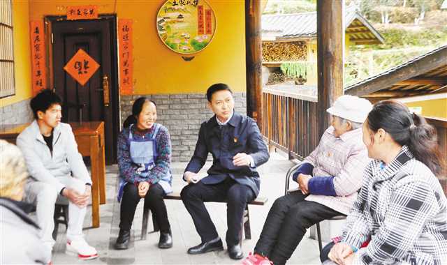 重庆市石柱土家族自治县委常委中益乡党委书记谭雪峰努力奔跑打造旅游