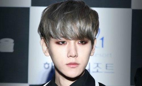 边伯贤出道至今,每次出席公开活动时不停变换的眼妆一直为大众和歌迷