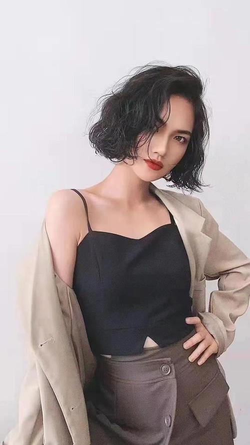 2022续写新潮,港风欧美风"法式烫"让你重回自信