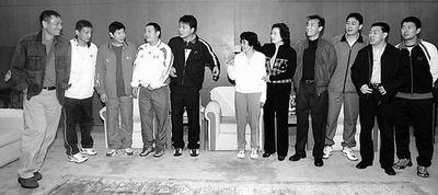 三代羽毛球明星唱响同一首歌 陈玉娘青春无悔