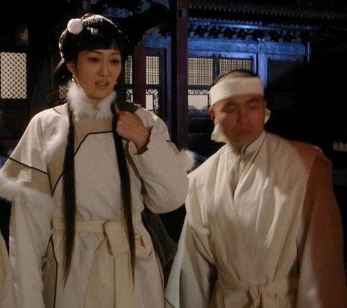 孟广美《京城四少》中服装清秀可人