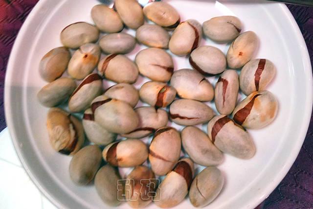 值得一提的是菠萝蜜种子也很美味,未成熟的可作蔬菜食用,棕色成熟的