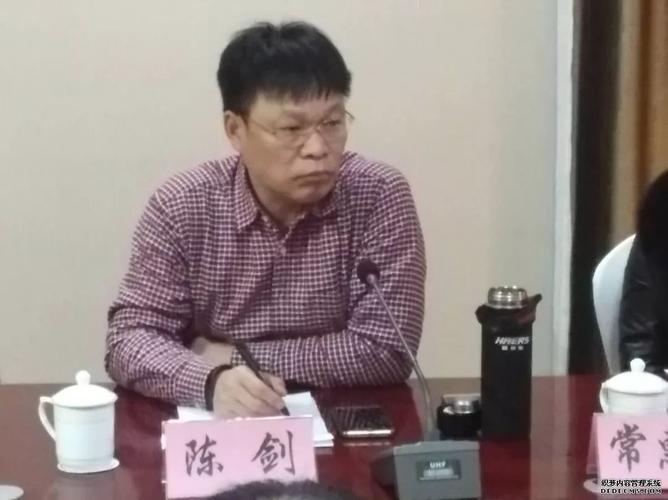 政策规范      上蔡县人民政府副县长陈剑致欢迎辞,表示实行农机社会