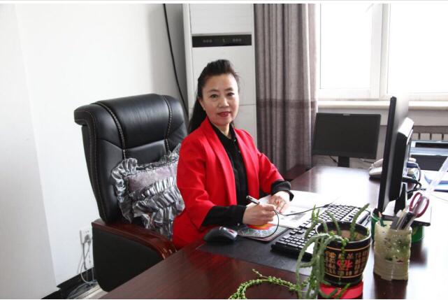 我校教师王荧荣获"平凡里的光辉---我身边的优秀教师"