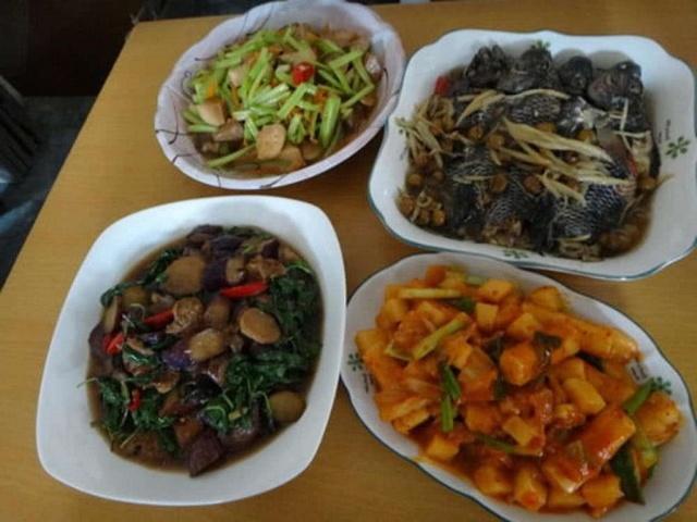 回家吃饭,婆婆做了四道菜,但一共5个人吃,是不是太简单了