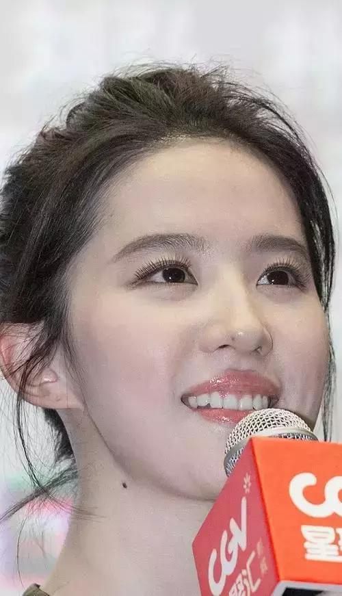 30岁刘亦菲超清脸部特写照曝光,网友:丑的我没法活了!