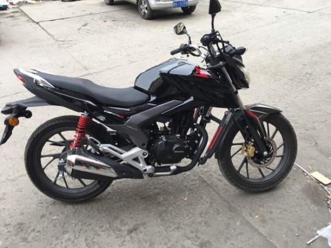  p>cbf125,新大洲本田cbf125 摩托车,燃油箱容积 13.5l. /p>