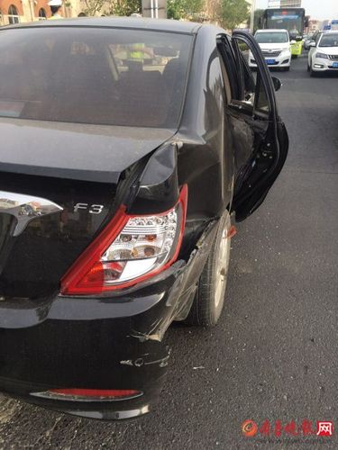 情报站|烟台芝罘区街头车祸,所幸人没事