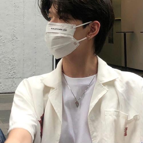 戴口罩系列男生头像