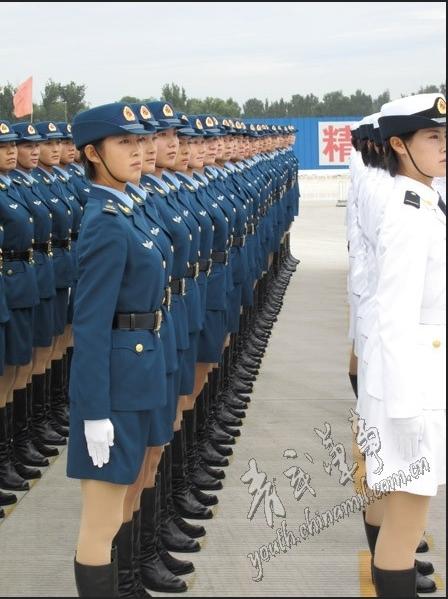 我军清甜女兵曾多次被教员劝离三军女兵阅兵方队