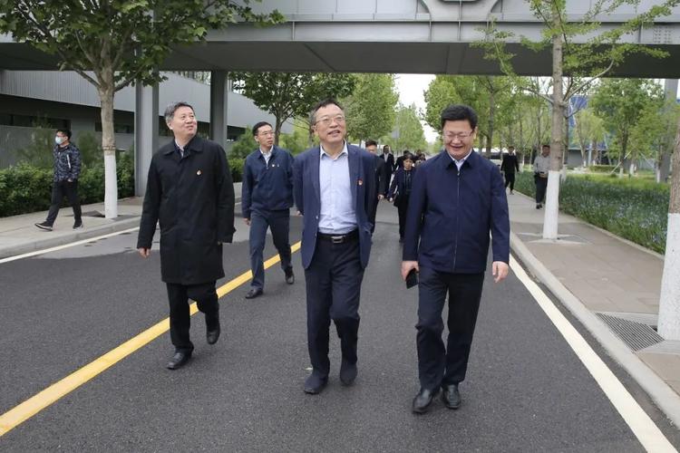 校领导班子赴雄安新区调研
