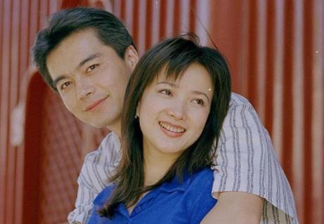 许亚军的婚姻往事:靠帅气征服4个女人,现和小12岁娇妻