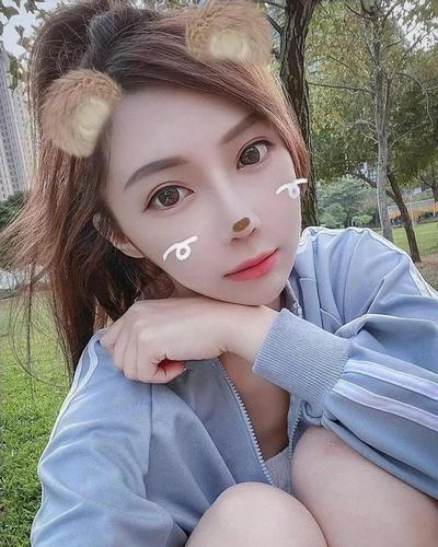 instagram上面已经收获了10多万的粉丝,是一位有着超高人气的网红美女