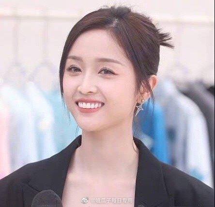 吴宣仪这个牙真是太抢镜了