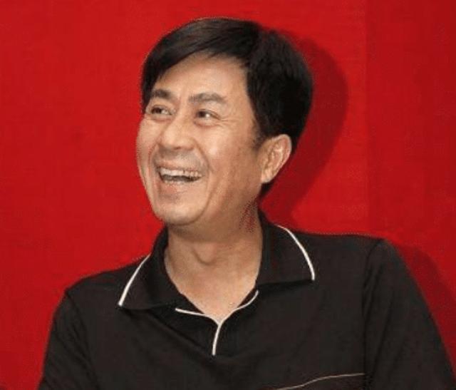62岁老戏骨郭凯敏,二婚娶尤勇前妻很幸福,儿子长相英俊比他帅