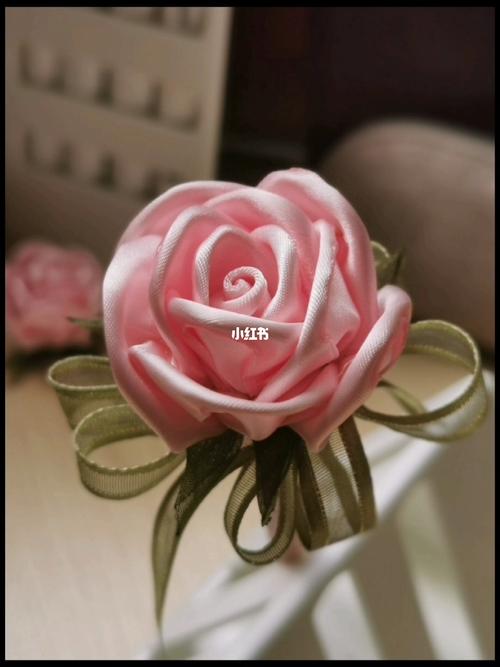 手工缎带玫瑰花礼品笔_玫瑰花_手工制作_教程_diy_兴趣爱好_手工