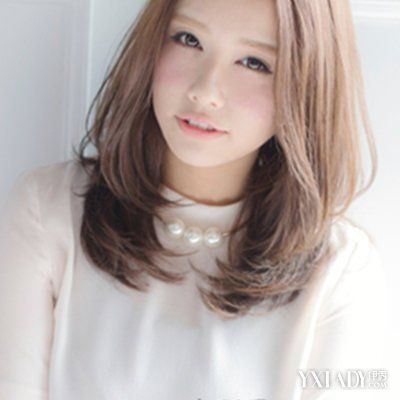 中分披肩内扣发型图片