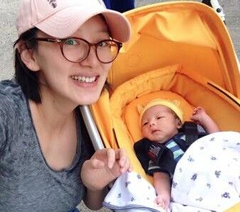 一站到底主持人郭晓敏资料照片 郭晓敏为什么坐着主持(2)