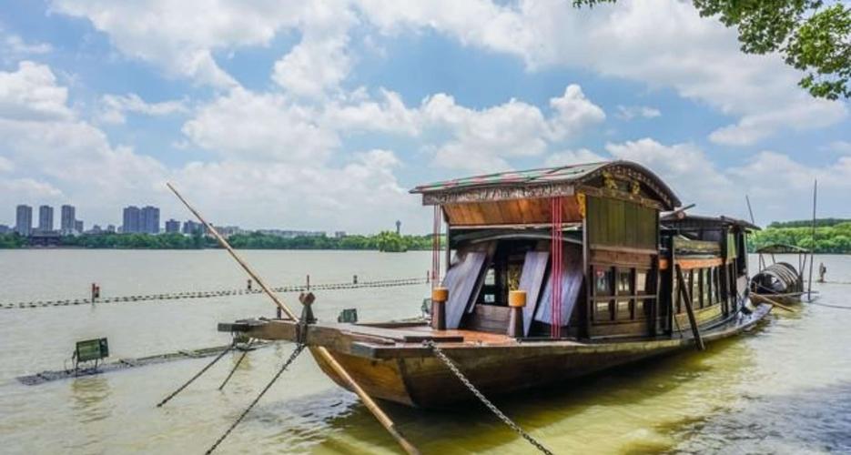 那一天,7个小时,从日头正浓到夕阳西下,中共一大代表们在南湖小红船里