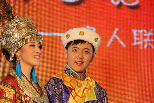 彝苗公主禾麻迪娜喜收天才爱徒传承民族音乐