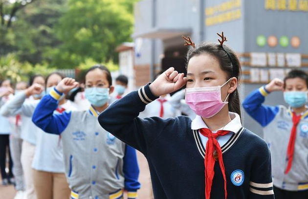 为什么女生不能光膀子?小学生答案"误伤"妈妈,逗笑一