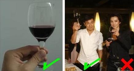 第一种正确的持杯姿势是用拇指,食指和中指夹住高脚杯杯柱