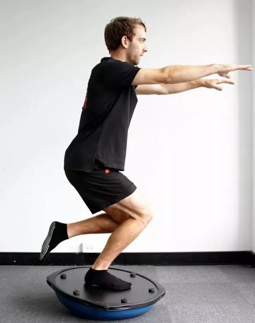 【阿沐健身】预防摔倒,从平衡训练开始,教你一个简单的动作