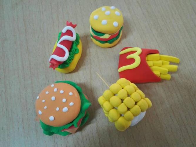 我和孩子们的课程故事——彩泥手工坊(北二分李洁)