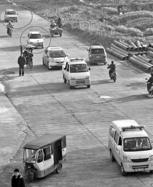 黑车轮班派"密探"盯梢运管稽查车