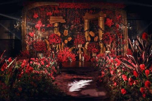 黑红色主题婚礼布置技巧