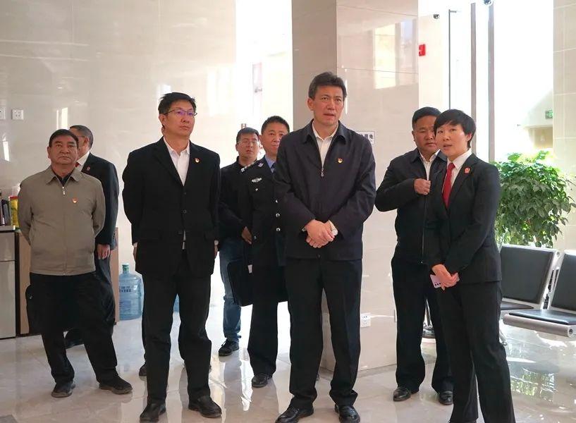 州委政法委书记杨经德一行到漾濞县人民法院开展调研