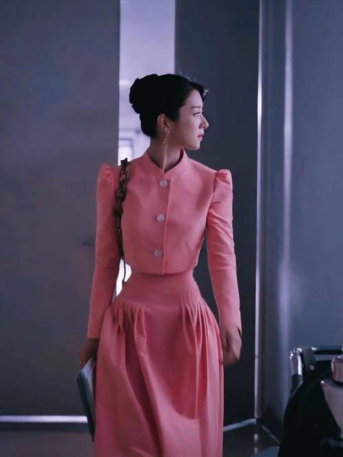 大热韩剧女主"高文英"精致复古风来袭,泰星纷纷仿妆,竟不输女主