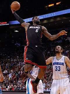 因为第三节被罗宾-洛佩斯弄伤了眼睛后就再没上场,所以勒布朗-詹姆斯