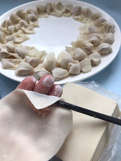 简单又好吃的小云吞(馄饨),连包的手法都传授给你的做法图解7