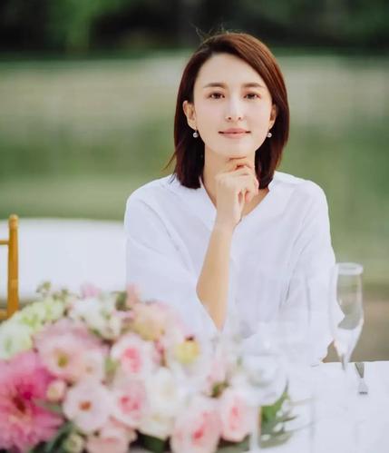 42岁央视美女主播张蕾感情生活惹争议家庭事业难平衡