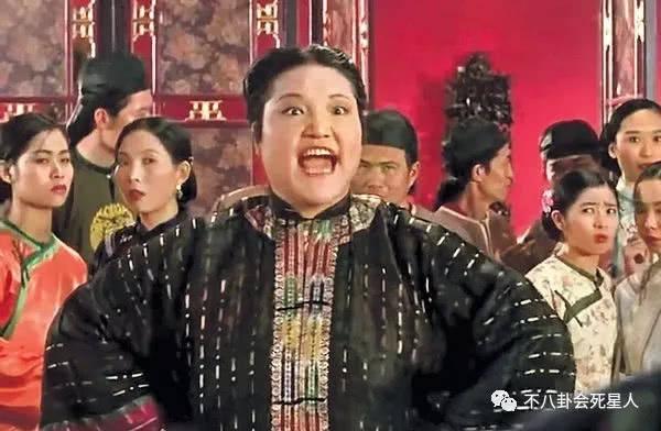 《九品芝麻官》配角现状:烈火奶奶去世,他因23岁儿子患老年痴呆,拼命