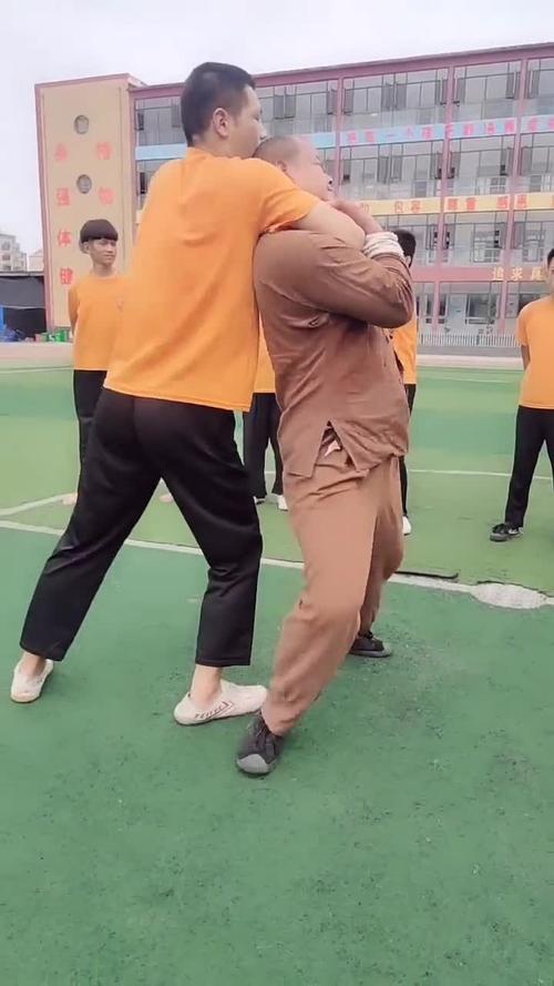 背后锁喉的各种解法你喜欢哪一种哪一种最实用