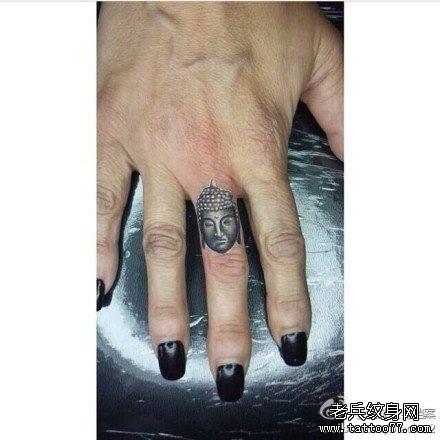手指佛纹身图案