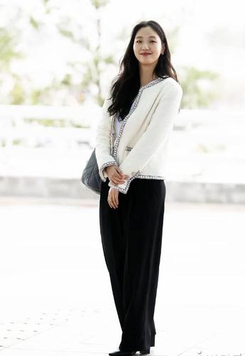 从金高银的穿搭get韩国女星的时尚品位
