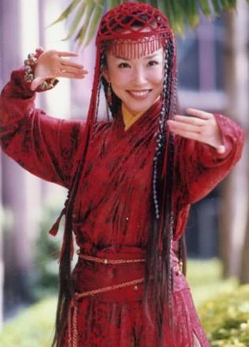 六版任盈盈,差别还真大,最不符合原著的她,活成当红励志女星