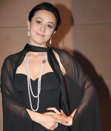 刘嘉玲近照曝光,虎背熊腰身材被嘲像水桶,不生娃只因不想担责任